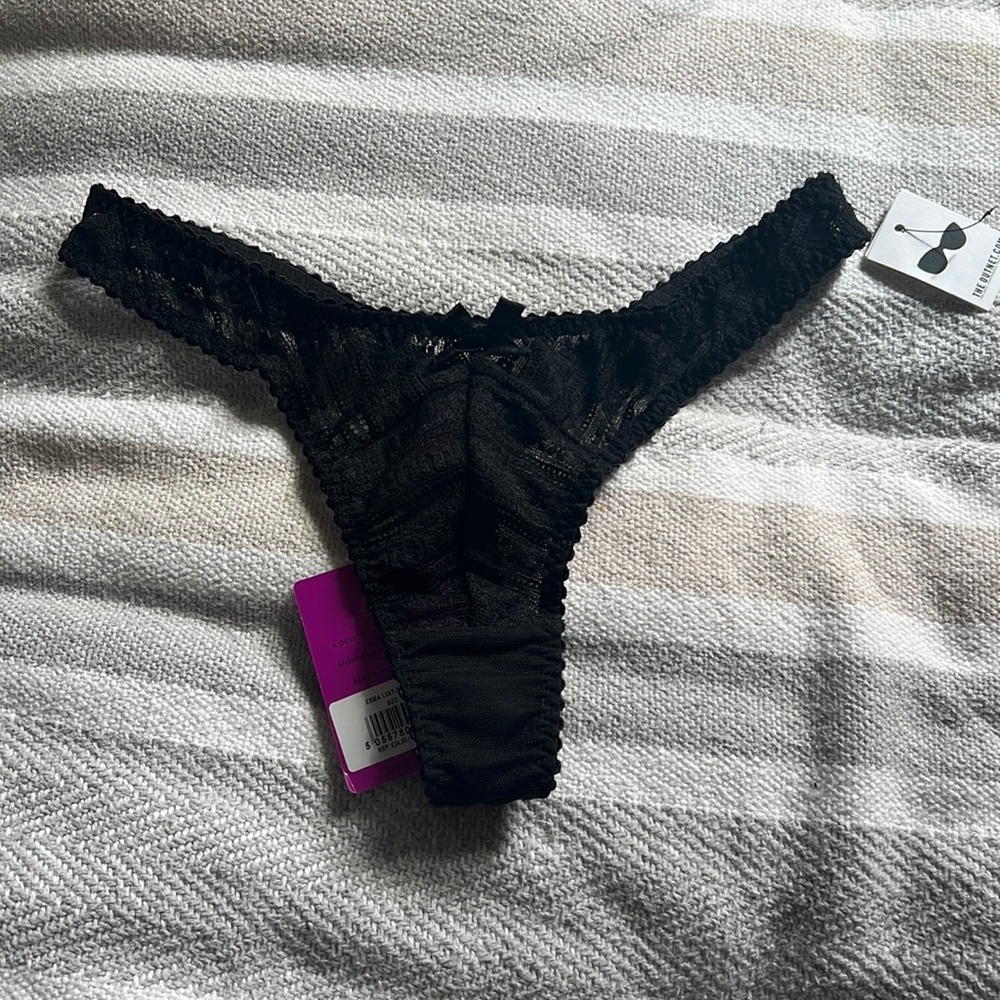 L'Agent by Agent Provocateur lace thong SIZE L NWT